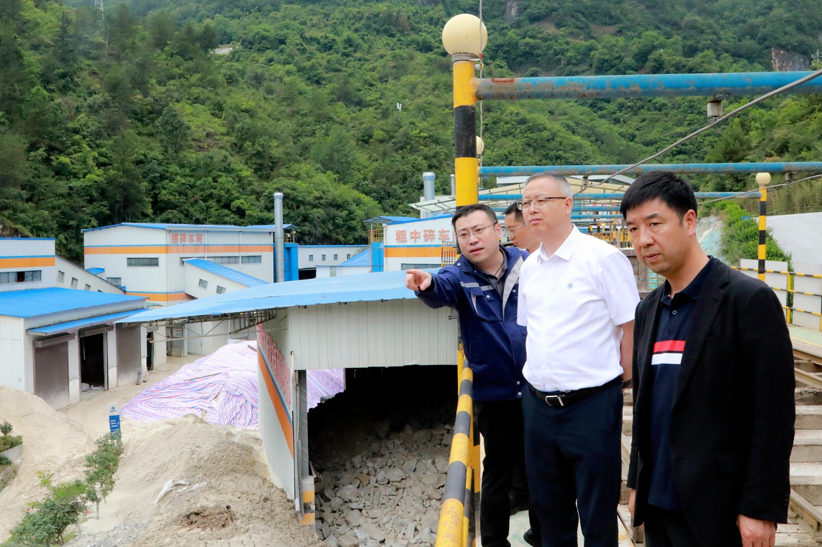 郝军亮在鼎丰矿业公司督导查抄时强调：层层压实安全责任 缜密筑牢安全樊篱 让真抓实干成为正确政绩观最鲜明的实际标识