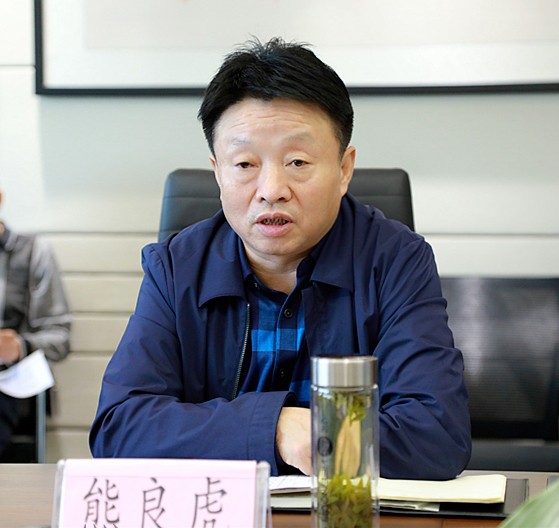 熊良虎在听取水环境公司专题汇报时强调：咬定指标、坚定信心，以决战决胜姿势完玉成年经营工作