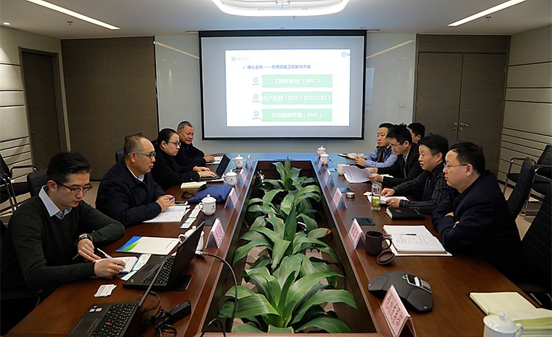 熊良虎会见中建材（北京）J9集团公司董事长泥卫东