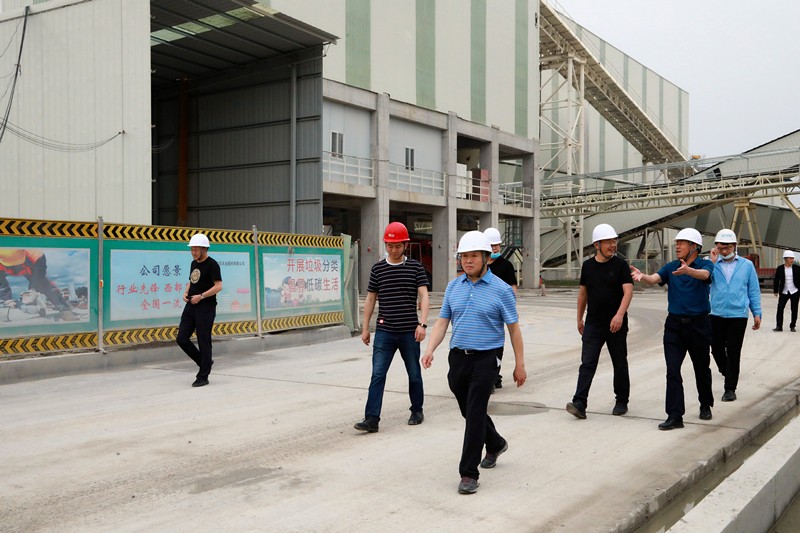 熊良虎在沉庆市中科大业集团调查时强调：对峙生态优先战术，想好生态经、走好扶贫路