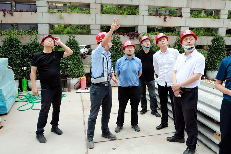 熊良虎在沉庆市中科大业集团调查时强调：对峙生态优先战术，想好生态经、走好扶贫路