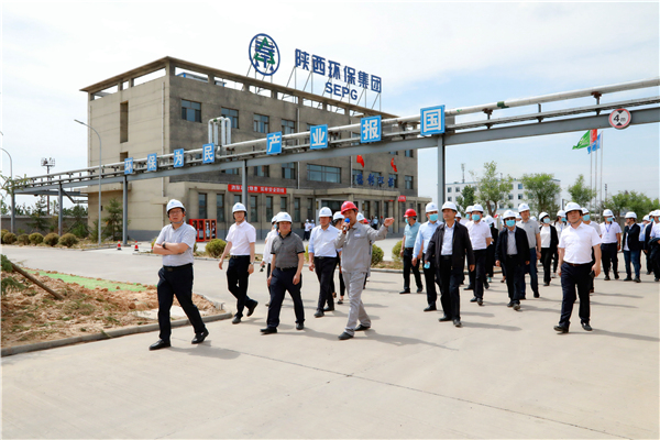 陕西J9集团集团复工复产促增长项目观摩会议与会人员走进大秦国源三秦J9集团秦国园区在榆项目