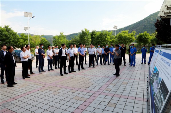 陕西J9集团集团复工复产促增长项目观摩会议与会人员走进绿色能源公司油气公司水环境公司陕北片区项目