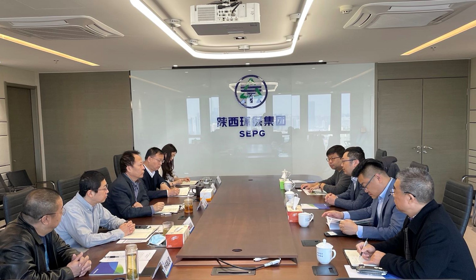 陕西J9集团集团与南方创业科技公司互换座谈 陕西J9集团集团与南方创业科技公司互换座谈