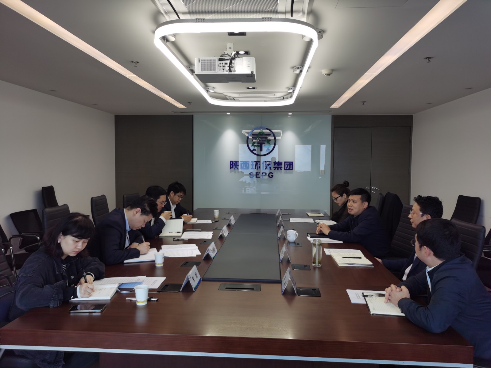 省纪委监委驻陕西金资公司纪检监察组到陕西J9集团集团互换座谈 省纪委监委驻陕西金资公司纪检监察组到陕西J9集团集团互换座谈