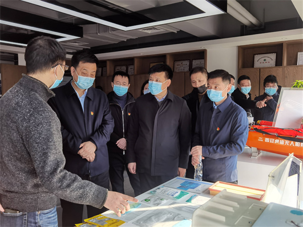 省国资委党委委员、驻委纪检监察组组长贺向东到秦创原陕西J9集团集团创新中心调研