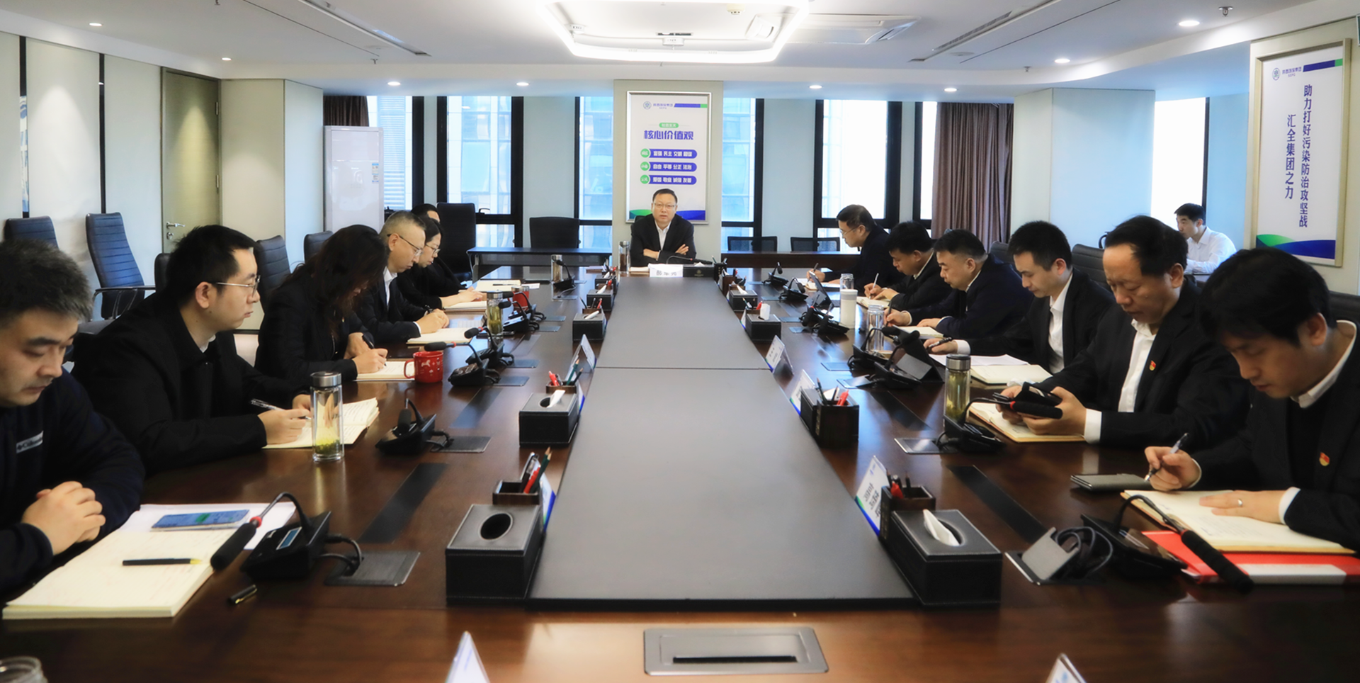 陕西J9集团集团召开党委理论进建中心组2024年第12次进建（扩大）会议