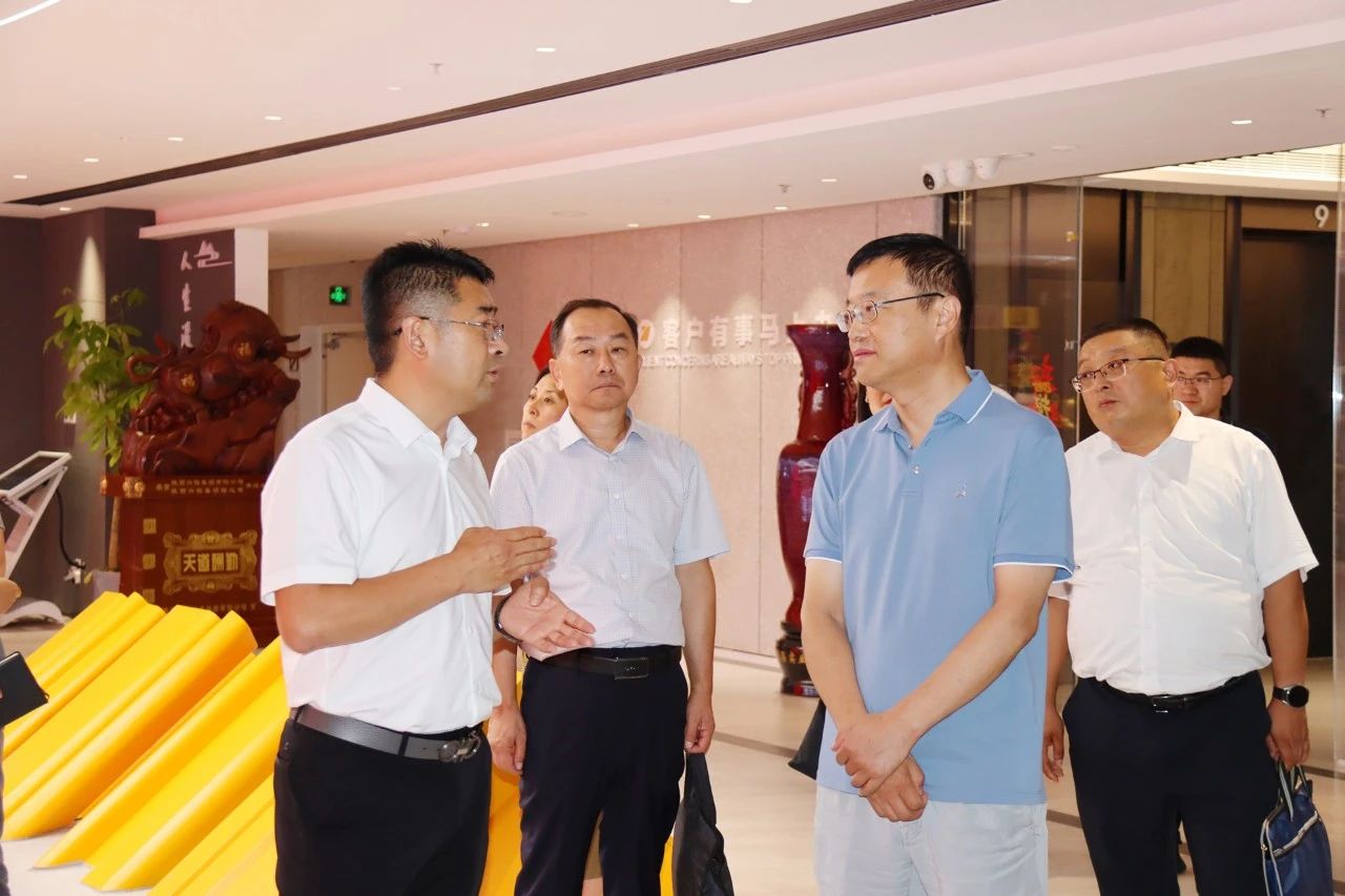 陕西J9集团集团与陆运助公司座谈互换 陕西J9集团集团与陆运助公司座谈互换